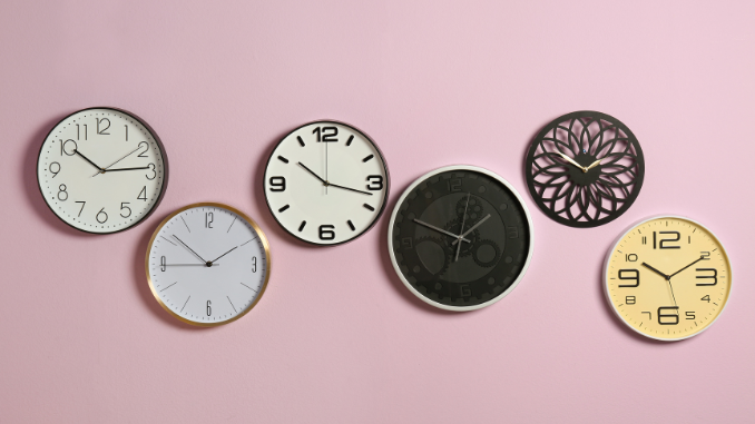 How to Prioritize Between Corporate Work and Your Side Hustle